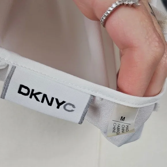 Women's White Sleeveless Overlay Tunic Top - Picture 10 of 10